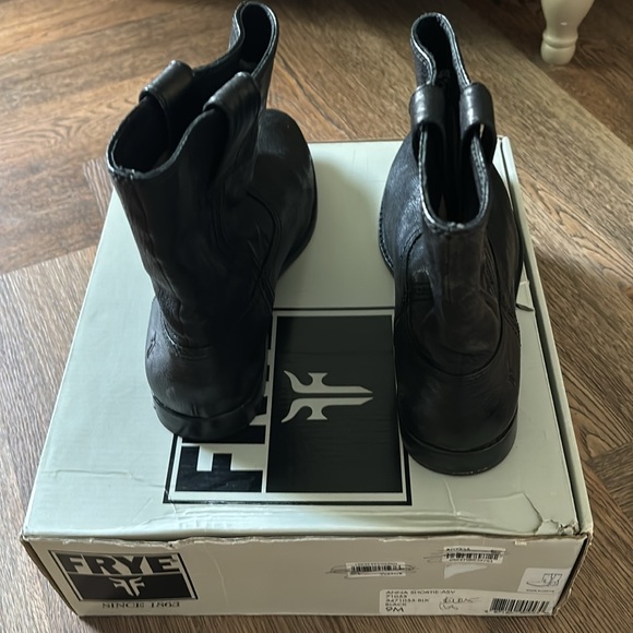 Like New Frye Anna Shortie Black Boots Size 9 - Picture 2 of 4